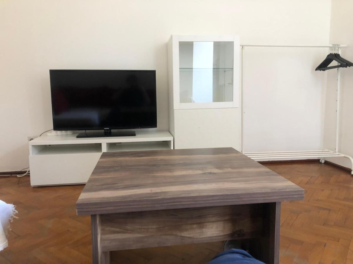 Lovely 1 Bedroom Apartment Close To Old Town Bucharest Exterior photo